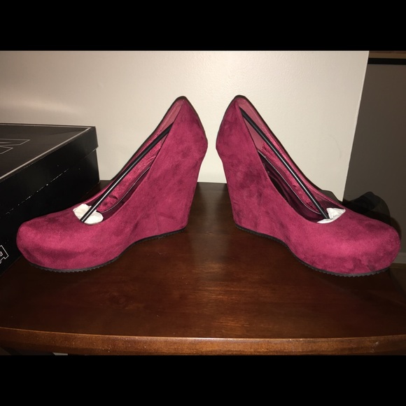 MIA Ivette Wedges - Berry Color - WORN ONCE - Picture 5 of 7